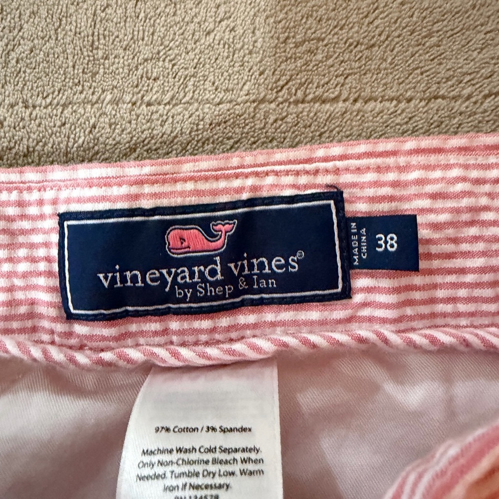 Vineyard Vines Shorts sz 38. Excellent Condition! - Picture 9 of 9
